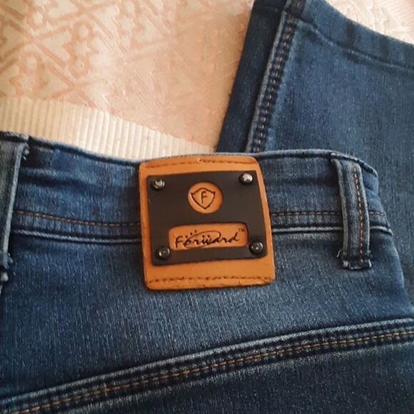 3/$20 Sale Forward Capri jeans - Picture 4 of 6